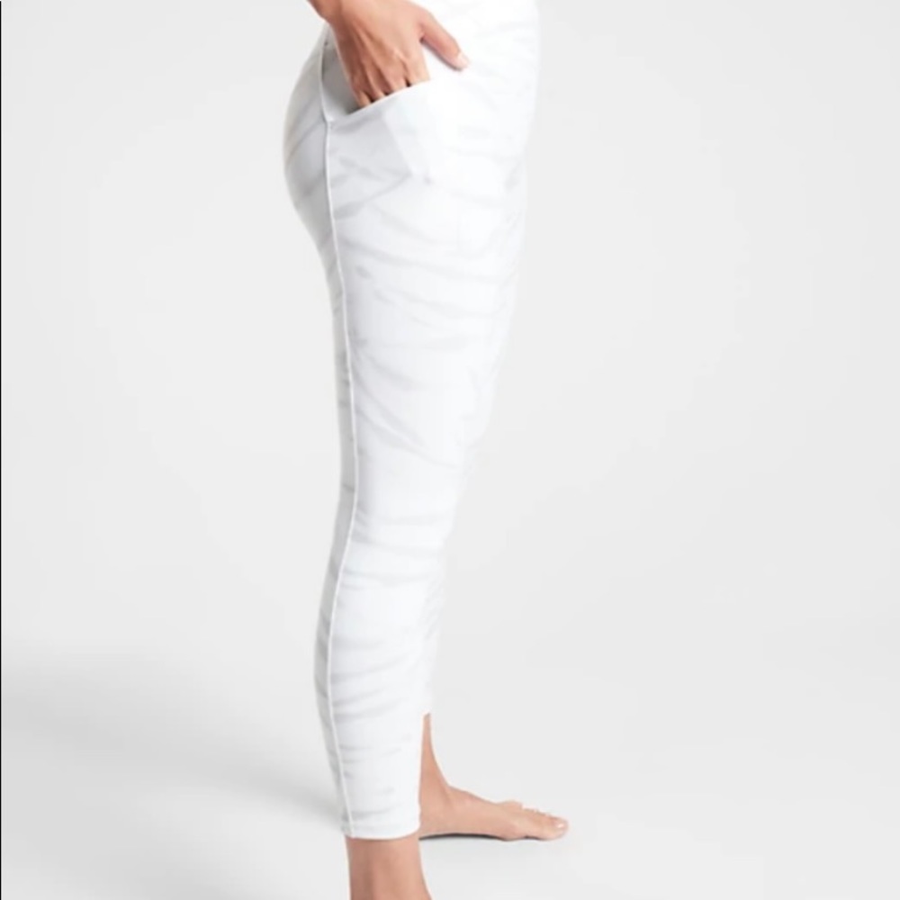 Athleta salutation stash pocket 7/8
